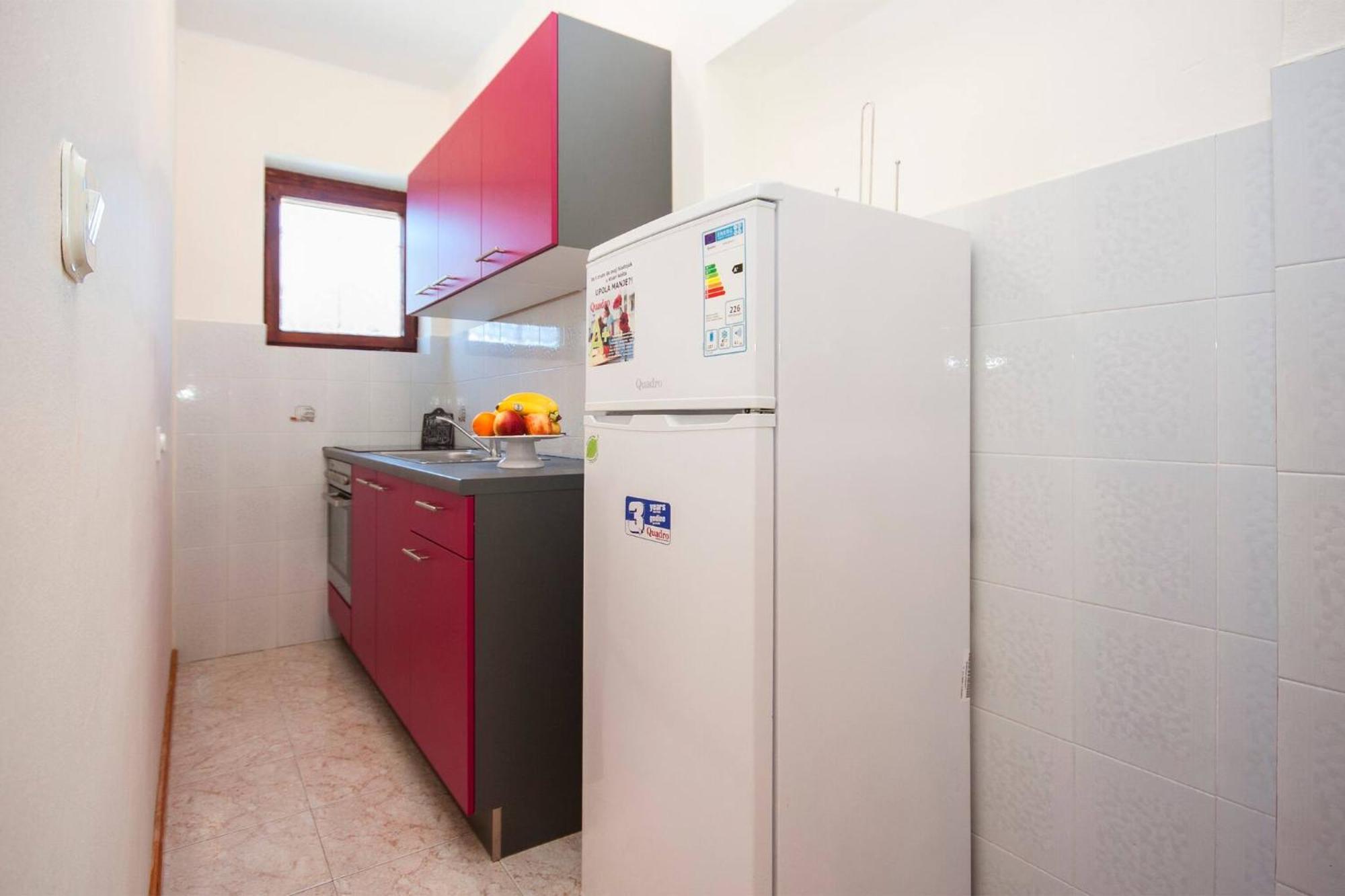 Family Apartments & Rooms Mikelin Primosten Exterior photo