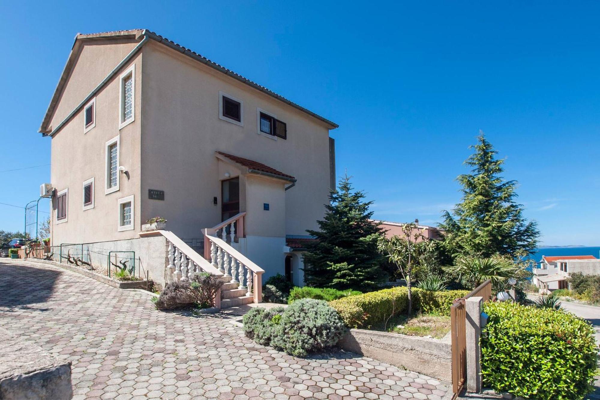 Family Apartments & Rooms Mikelin Primosten Exterior photo